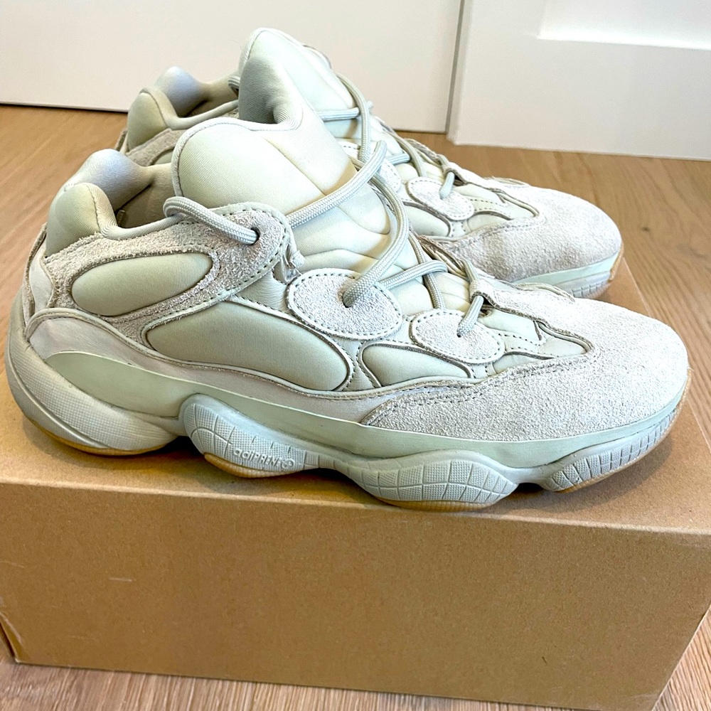 YEEZY 500 // AUTHENTIC // MENS USA SIZE 9.5 // FANTASTIC CONDITION